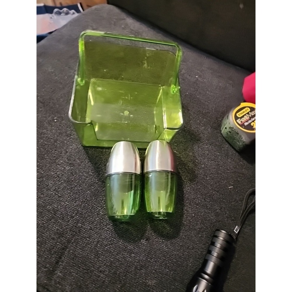 Retro/Vintage Lucite Lime Green Salt/Pepper Shaker &‎ Caddy W/Handle